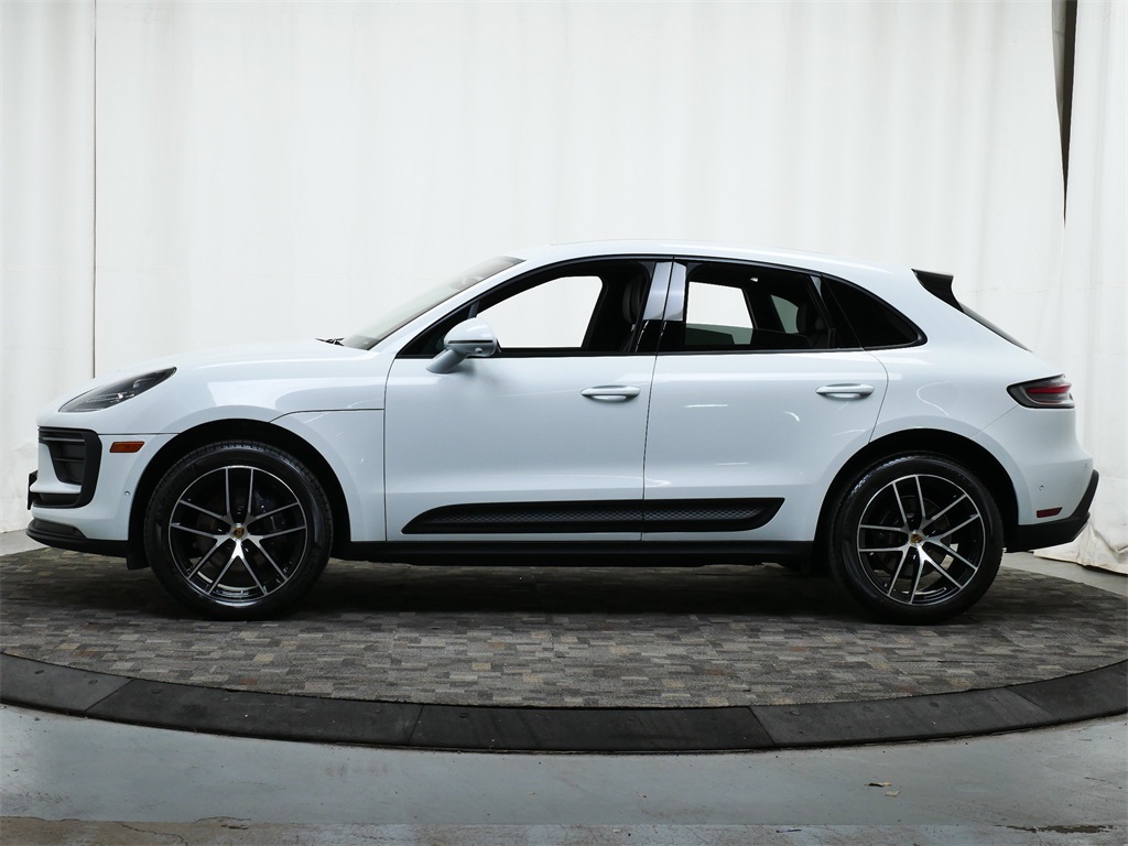 2023 Porsche Macan T photo 2