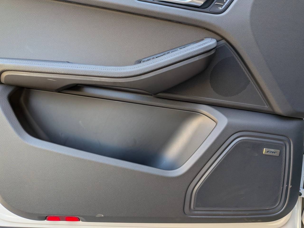 2025 Porsche Macan T photo 13