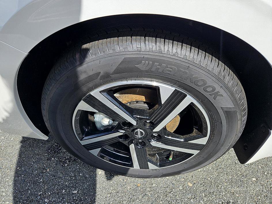 2025 Nissan Sentra SV photo 16