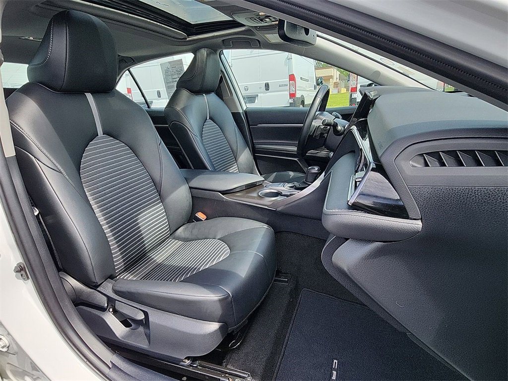 2023 Toyota Camry SE photo 18