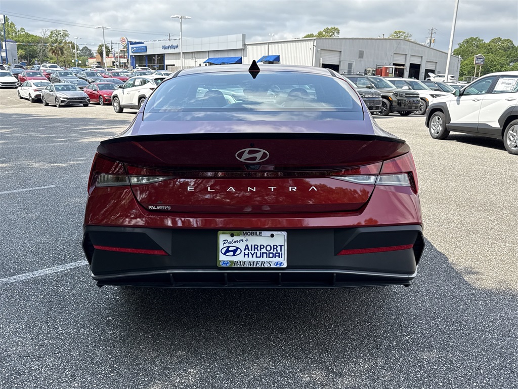 2025 Hyundai Elantra SEL Sport photo 4