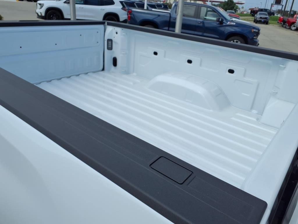 2025 Chevrolet Silverado 2500HD Custom photo 4