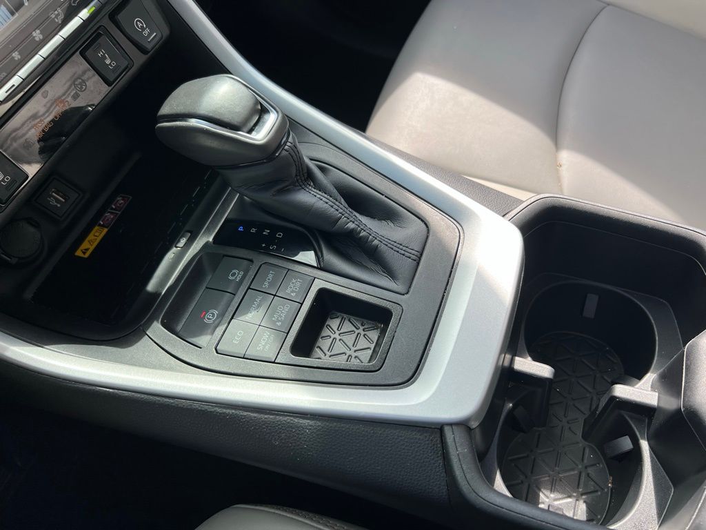 2023 Toyota RAV4 XLE Premium photo 34