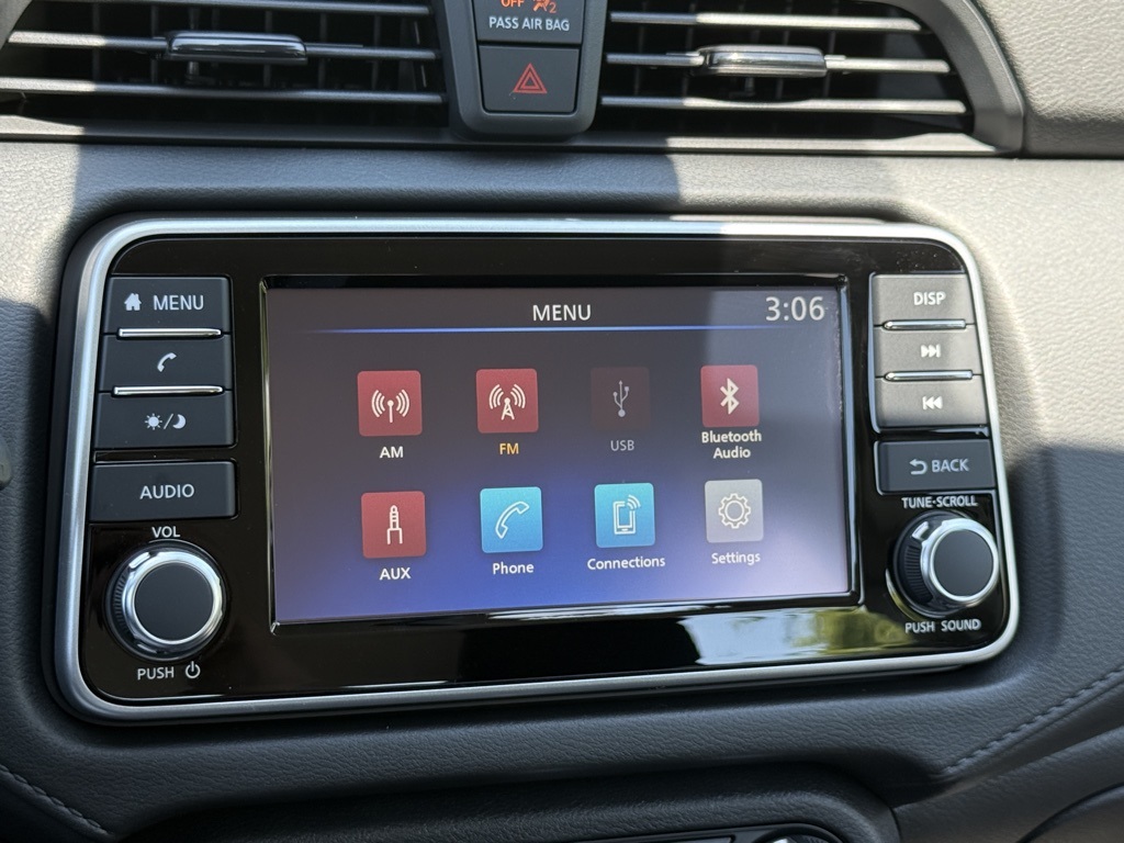 2025 Nissan Versa S photo 13