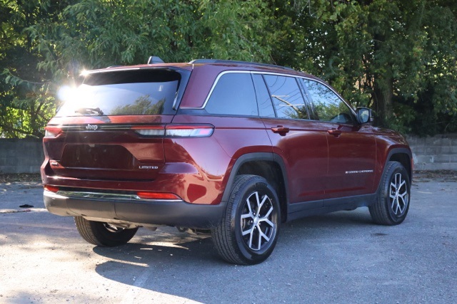 2024 Jeep Grand Cherokee Limited photo 3