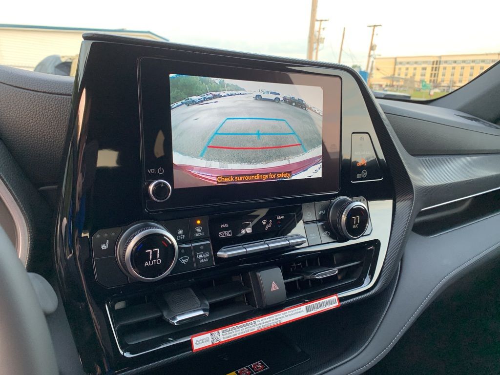 2025 Toyota Highlander XSE photo 16