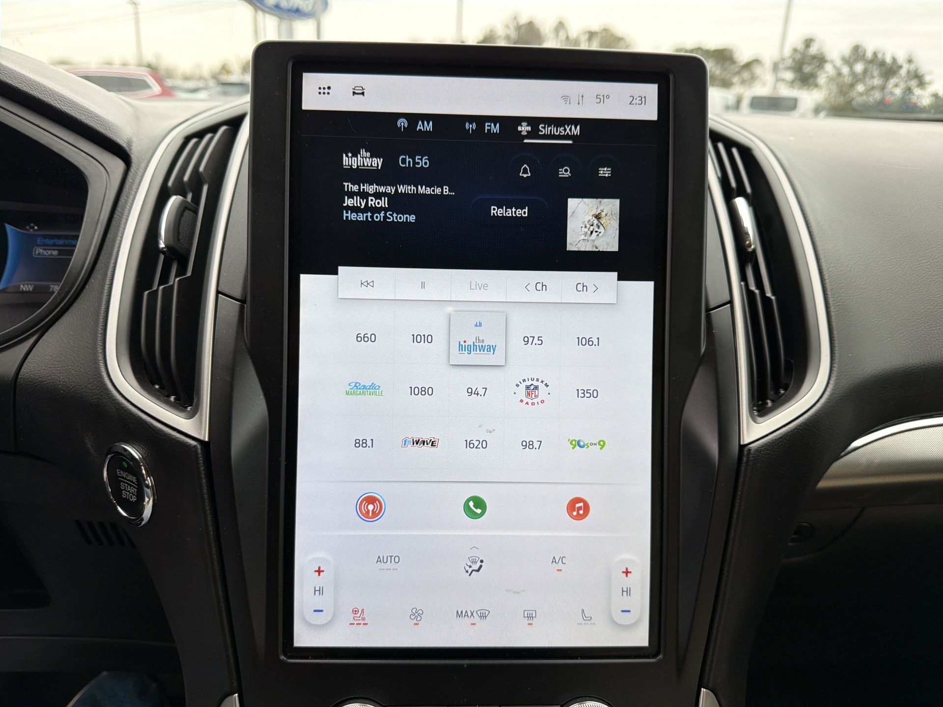 2022 Ford Edge SEL photo 4