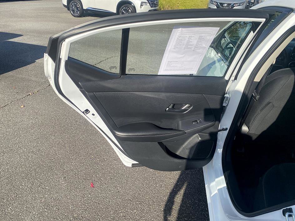 2024 Nissan Sentra SV photo 14
