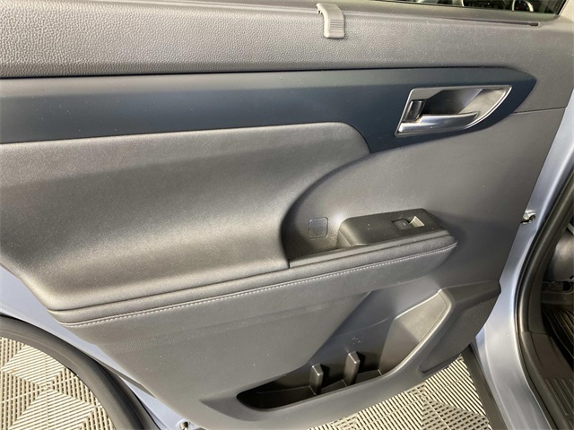2023 Toyota Highlander XLE photo 26