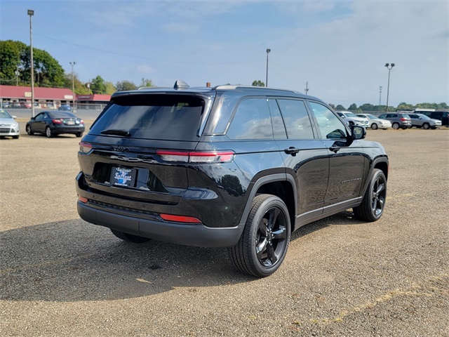 2022 Jeep Grand Cherokee Altitude photo 5