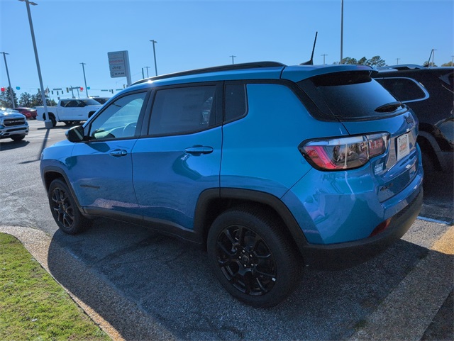 2025 Jeep Compass Latitude photo 2