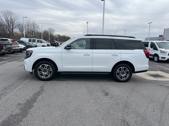 2025 Ford Expedition Active's photo