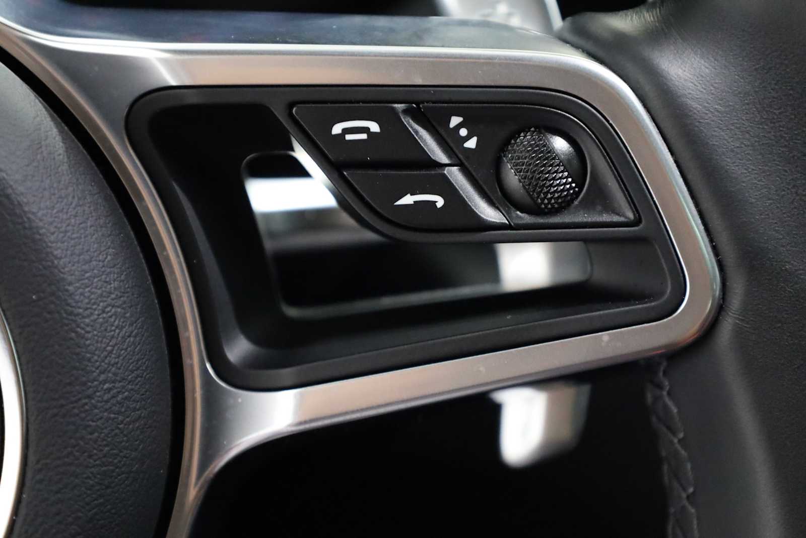 2021 Porsche Macan Base photo 28