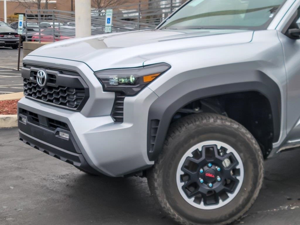 2025 Toyota Tacoma TRD Off-Road photo 2