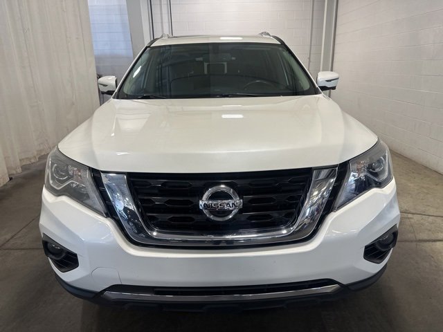 2019 Nissan Pathfinder Platinum photo 2