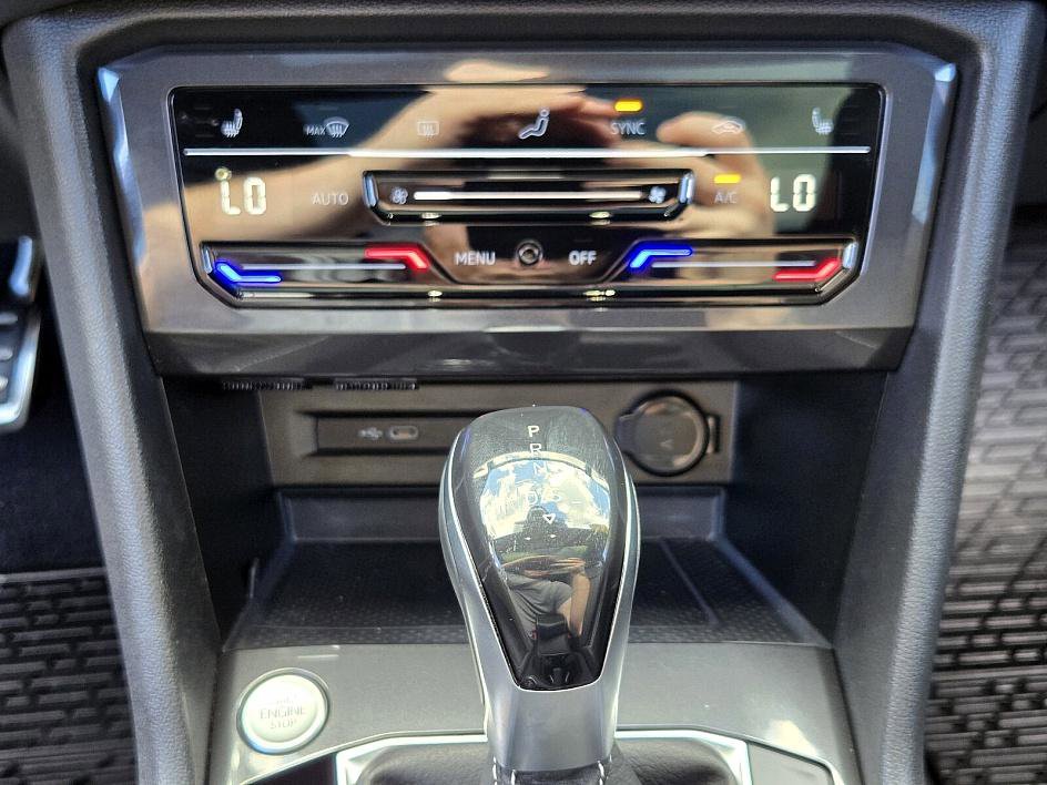2022 Volkswagen Tiguan SE R-Line Black photo 24