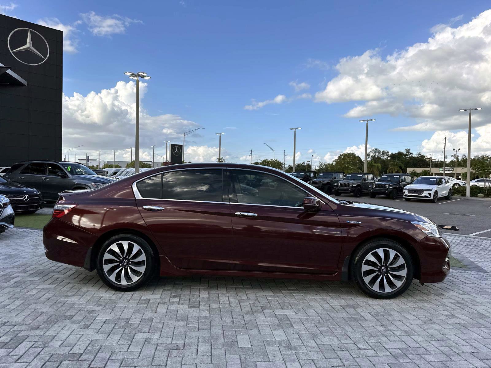 2017 Honda Accord Hybrid Touring photo 2