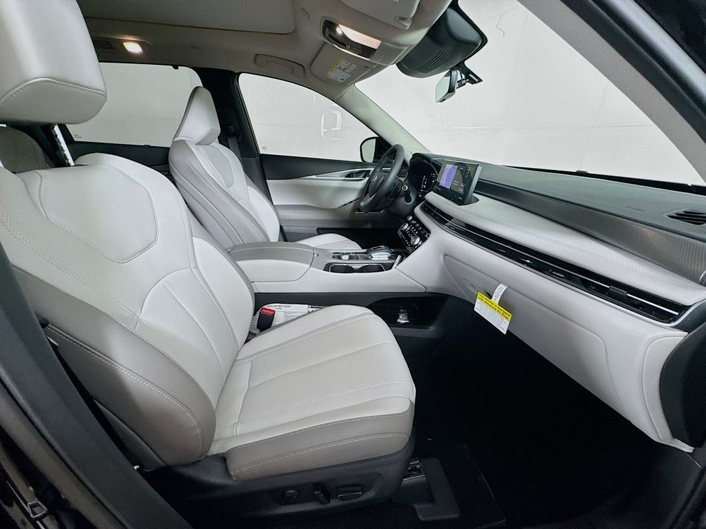 2026 Infiniti QX60 Luxe photo 31