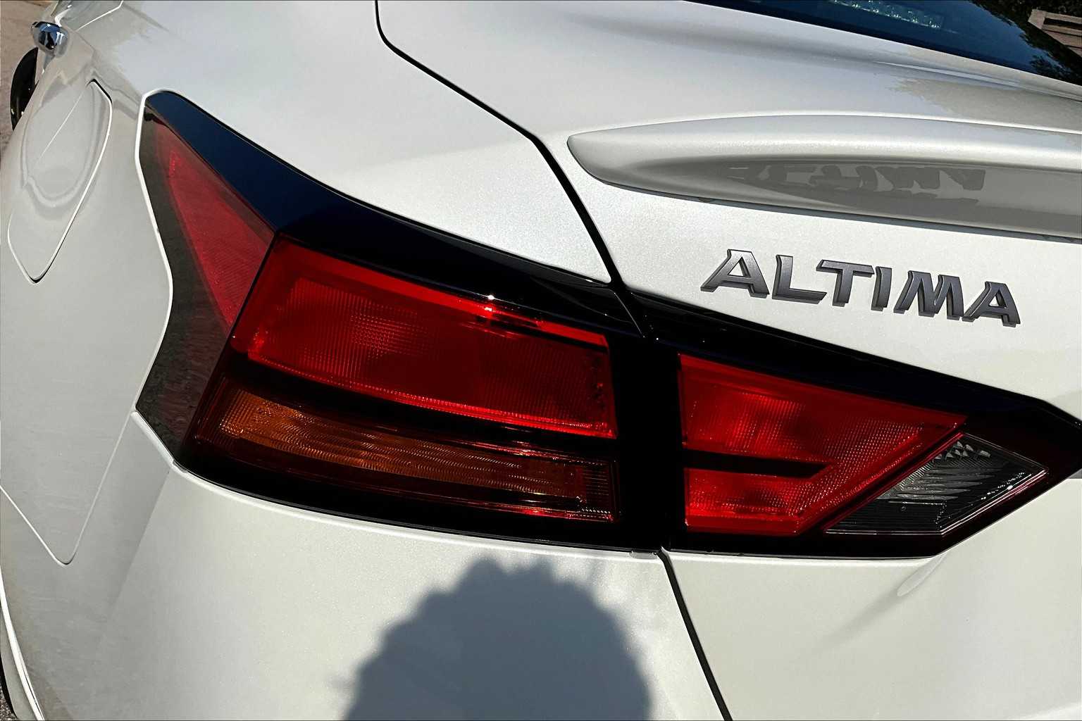 2025 Nissan Altima SV photo 12
