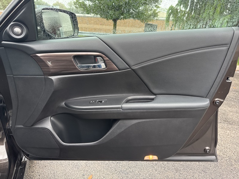 2017 Honda Accord Touring photo 47