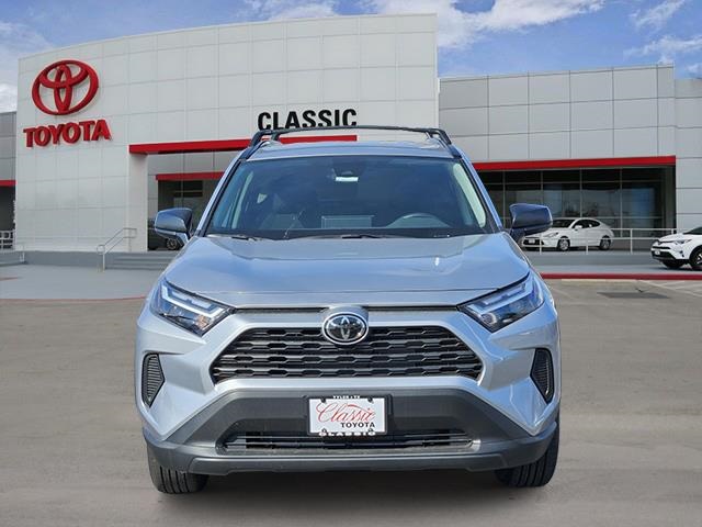2025 Toyota RAV4 Hybrid LE photo 2