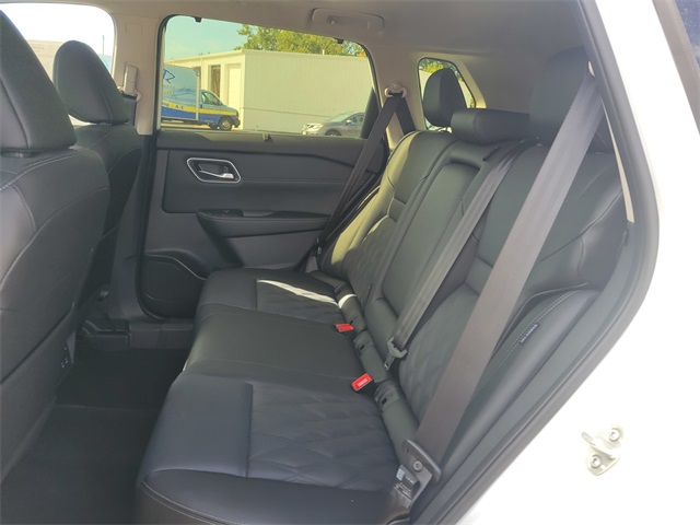 2026 Nissan Rogue Platinum photo 12