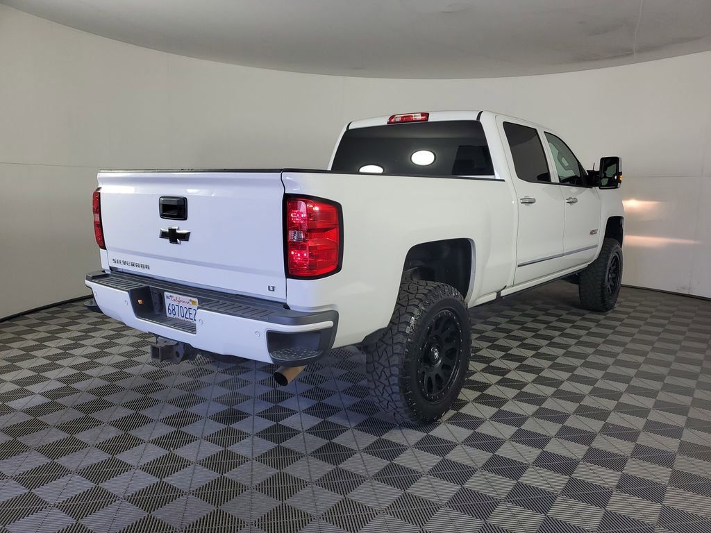 2016 Chevrolet Silverado 2500HD LT photo 4