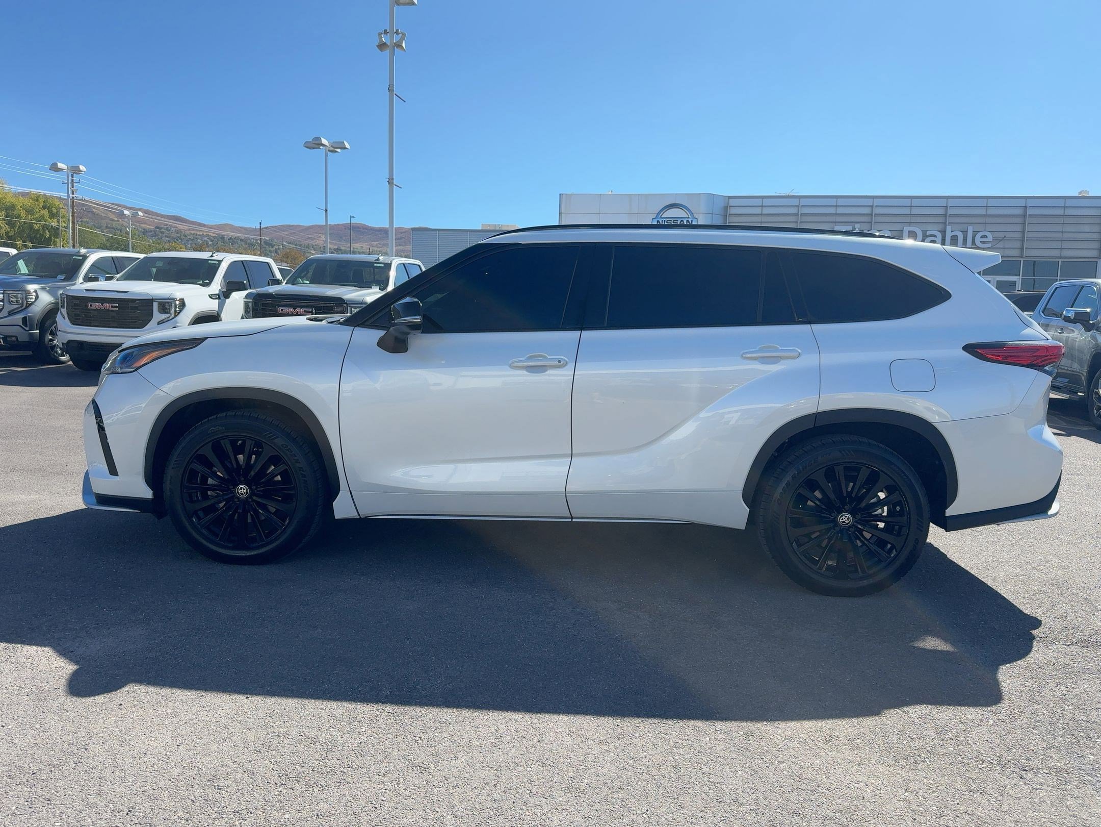 2023 Toyota Highlander XSE photo 2