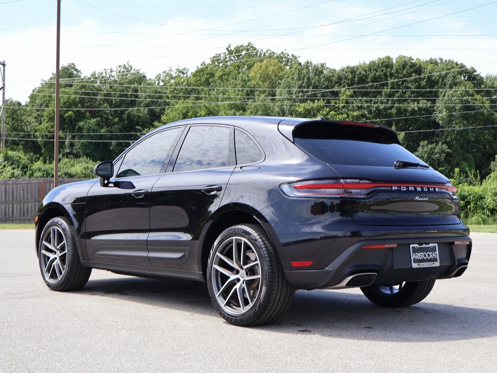 2024 Porsche Macan T photo 3