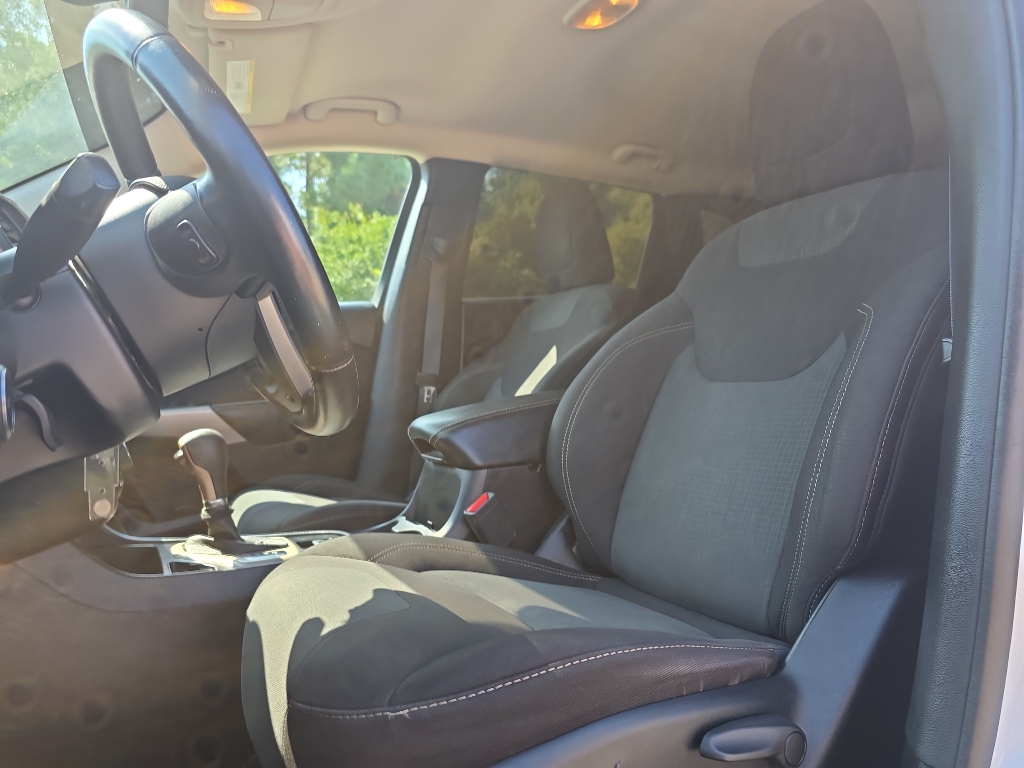 2017 Jeep Cherokee Latitude photo 13