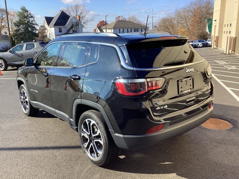 2022 Jeep Compass Limited photo 3