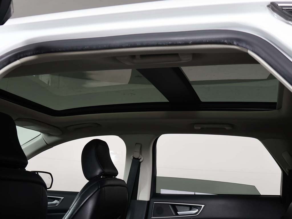 2022 Ford Edge SEL photo 15