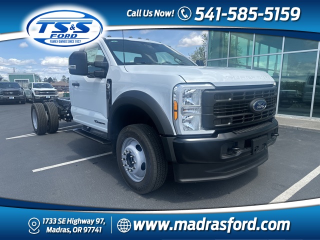 2025 Ford F-550 Super Duty Chassis Cab XL's photo