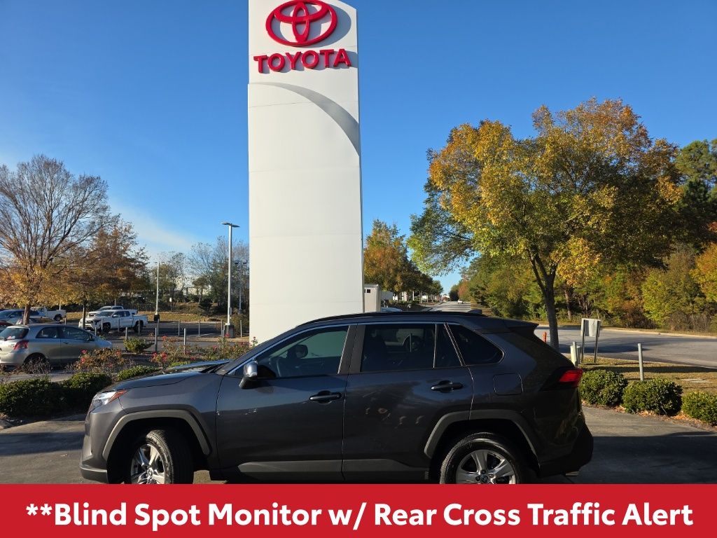 2023 Toyota RAV4 XLE photo 3