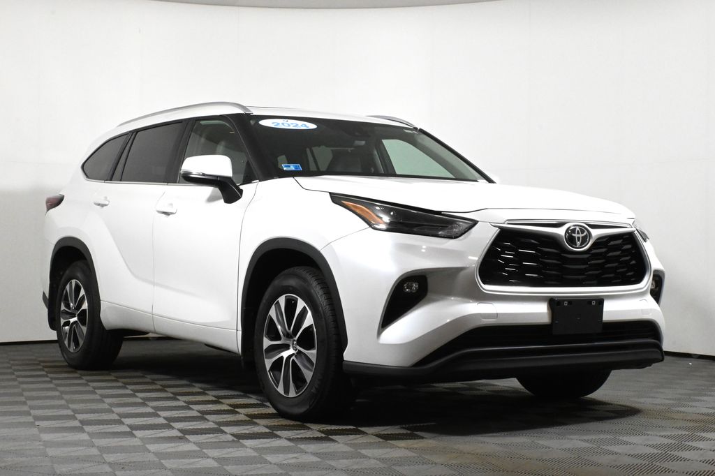 2024 Toyota Highlander XLE photo 9