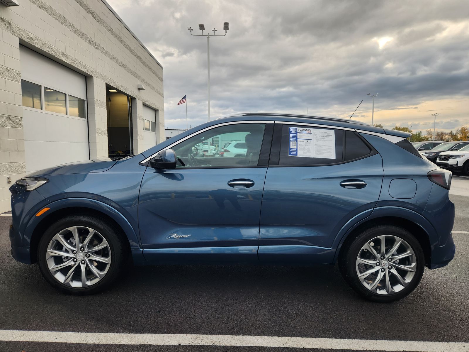 2025 Buick Encore GX Avenir photo 3