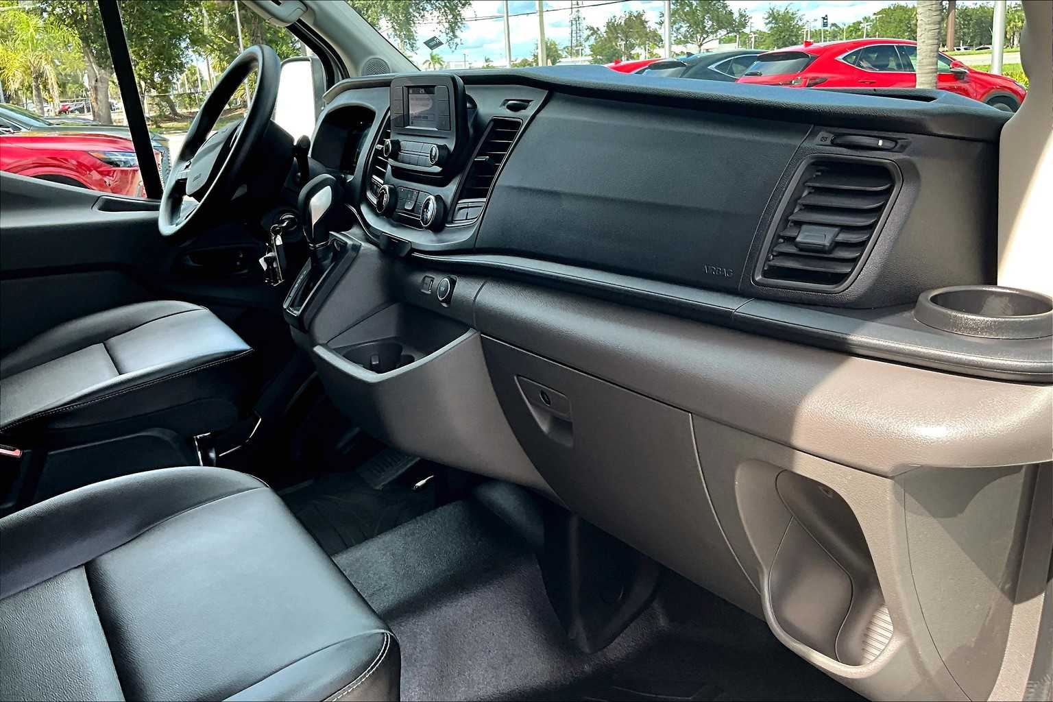 2022 Ford Transit photo 13