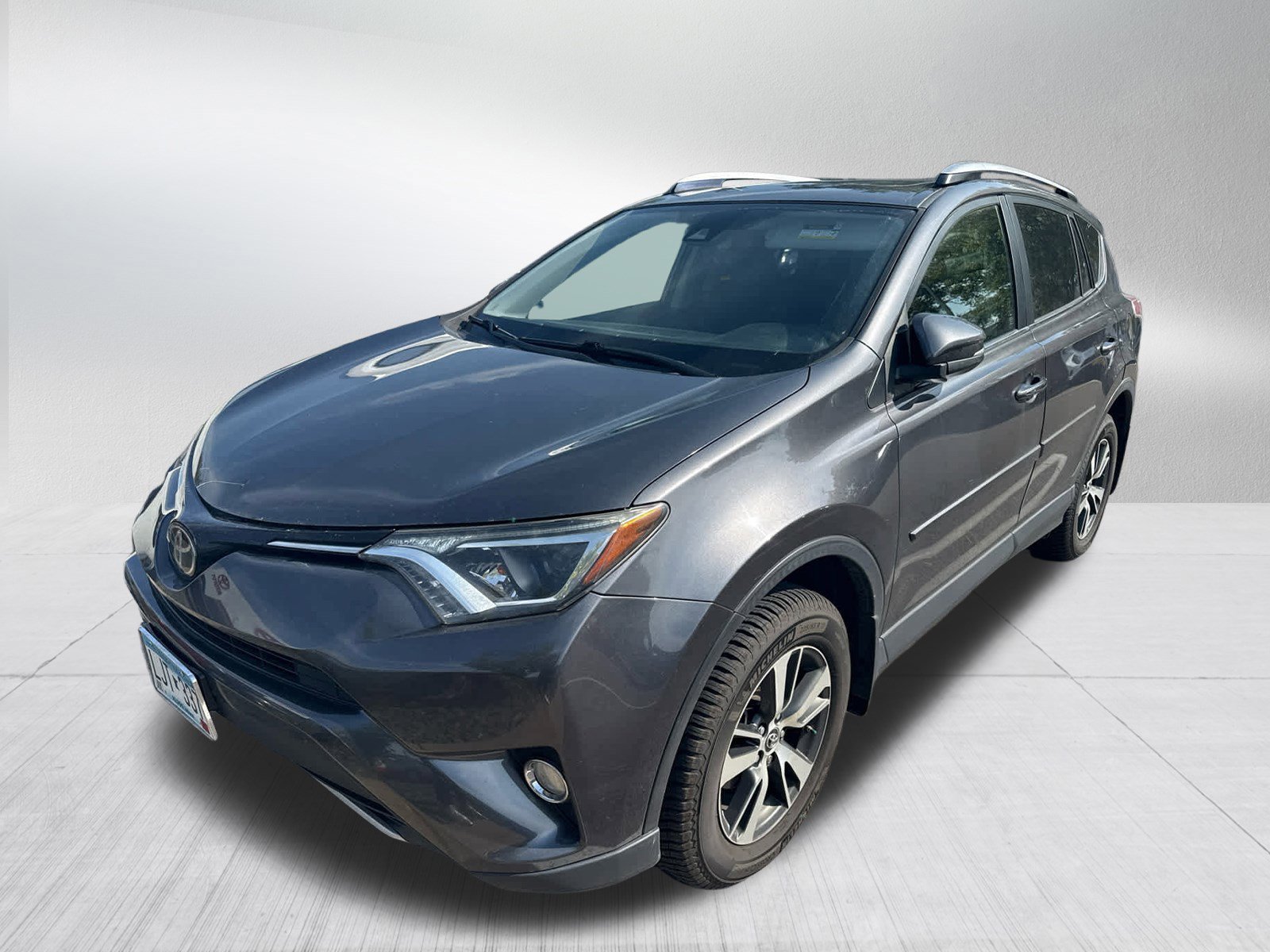 2017 Toyota RAV4 XLE photo 3