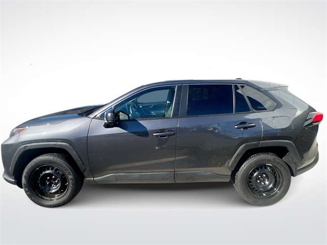 2024 Toyota RAV4 LE's photo