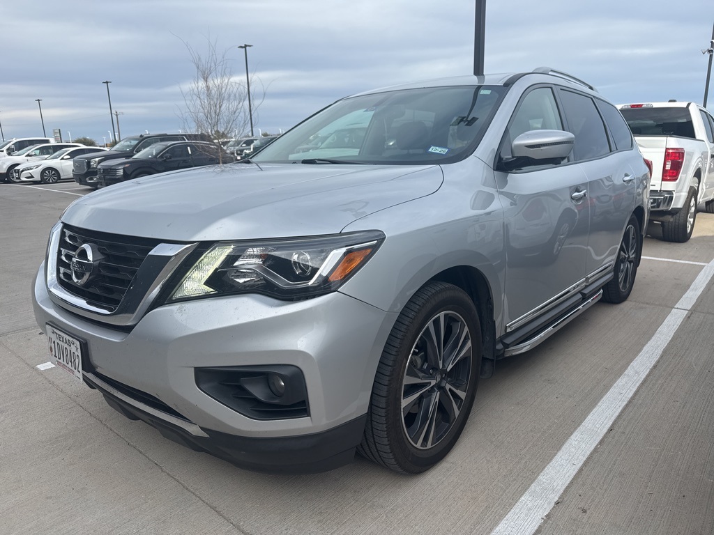 2018 Nissan Pathfinder Platinum's photo