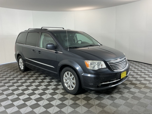 2013 Chrysler Town & Country Touring photo 3