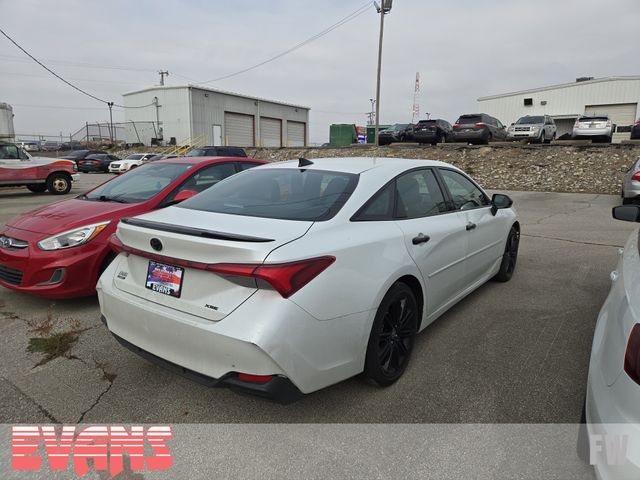 2022 Toyota Avalon Hybrid XSE photo 4