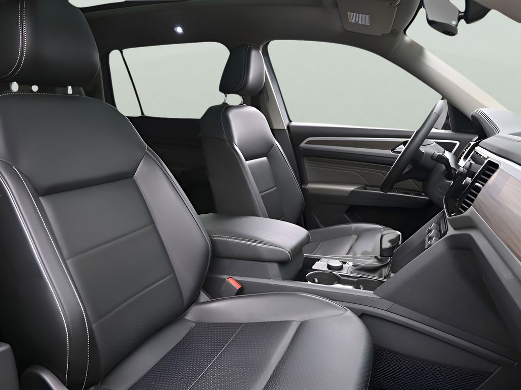 2022 Volkswagen Atlas SEL photo 4