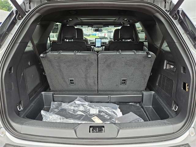2024 Ford Explorer ST photo 13