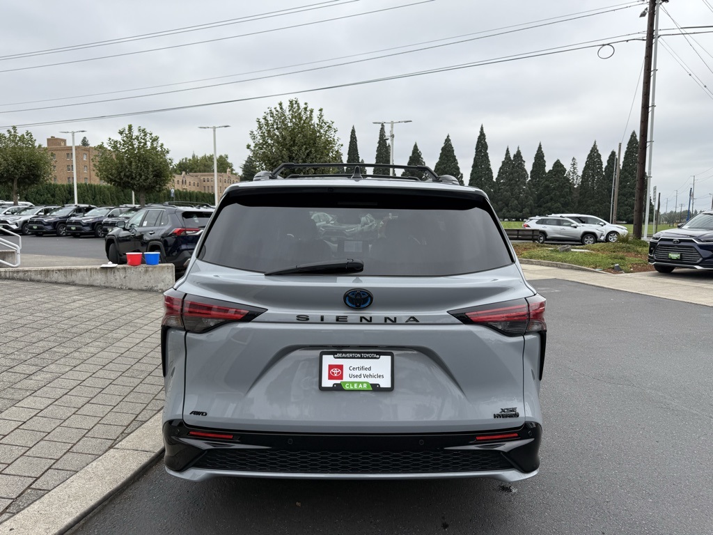 2024 Toyota Sienna XSE photo 3