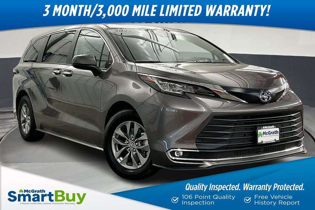 2022 Toyota Sienna XLE's photo