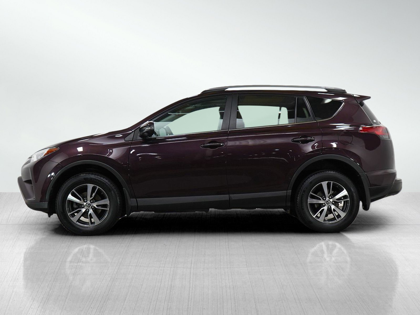 Used 2018 Toyota RAV4 XLE with VIN 2T3RFREV2JW850191 for sale in White Bear Lake, Minnesota