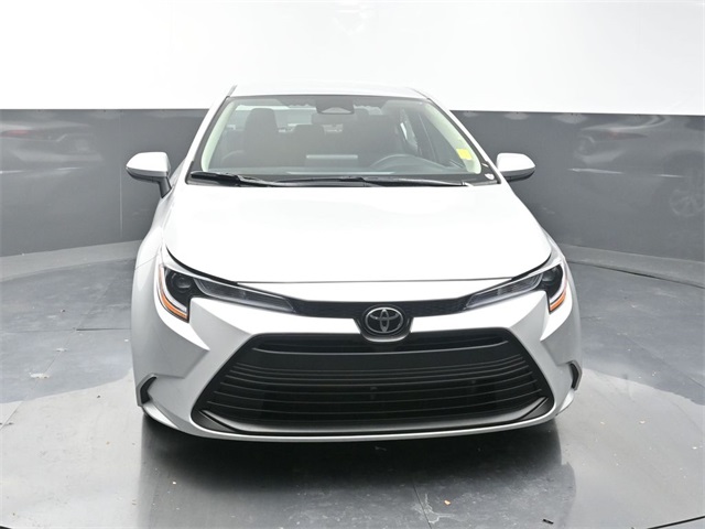 2025 Toyota Corolla LE photo 2