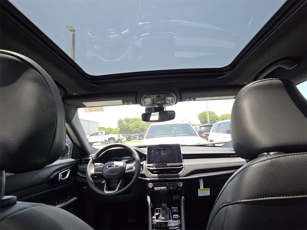 2025 Jeep Compass Limited photo 9