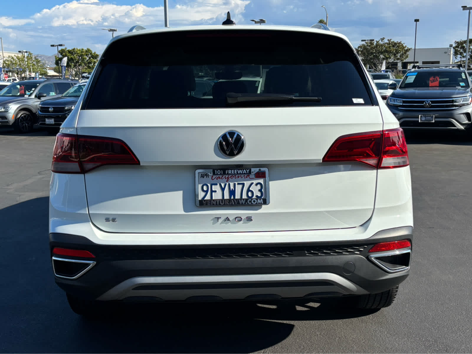 2023 Volkswagen Taos SE photo 3